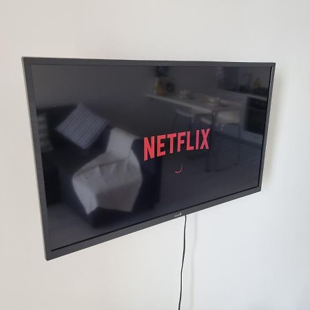 Super Modern Beachfront 1 Bedroom - Sleeps 4 リマソール エクステリア 写真