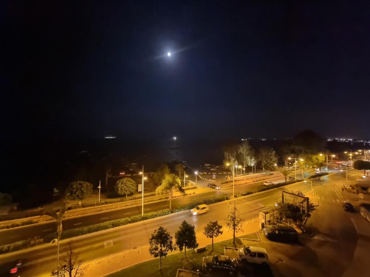 Super Modern Beachfront 1 Bedroom - Sleeps 4 リマソール エクステリア 写真
