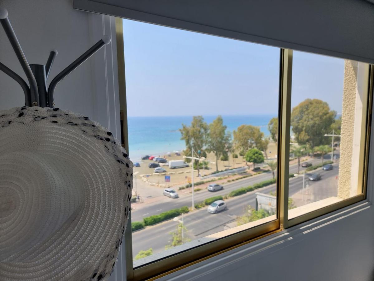 Super Modern Beachfront 1 Bedroom - Sleeps 4 リマソール エクステリア 写真