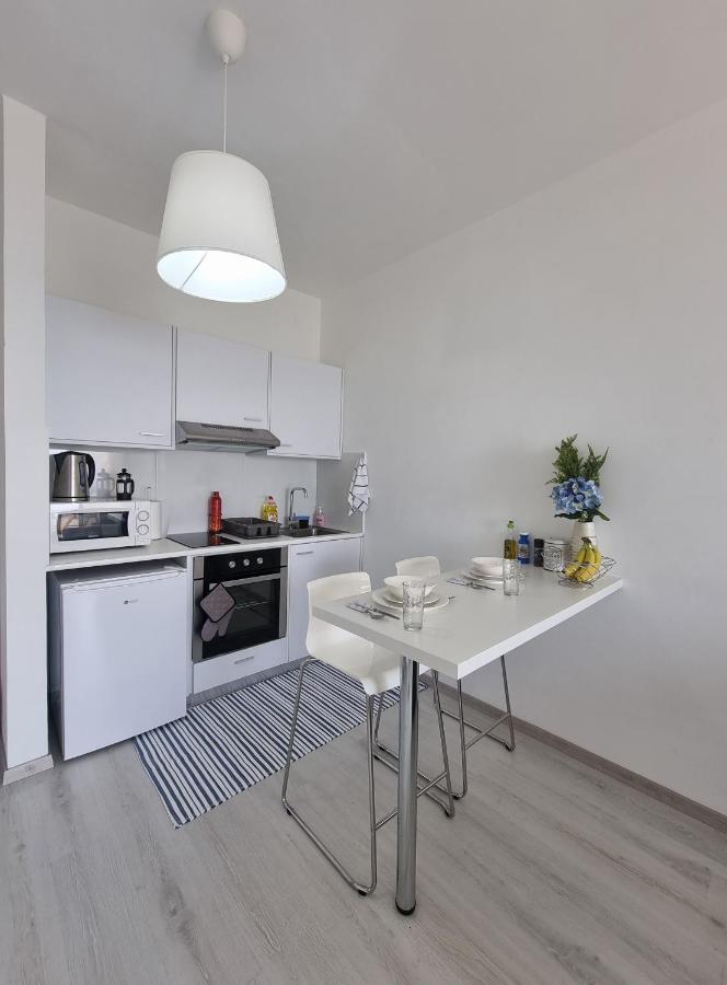 Super Modern Beachfront 1 Bedroom - Sleeps 4 リマソール エクステリア 写真