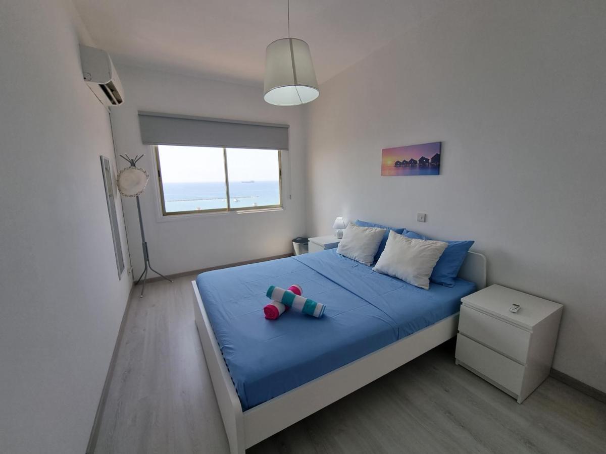 Super Modern Beachfront 1 Bedroom - Sleeps 4 リマソール エクステリア 写真