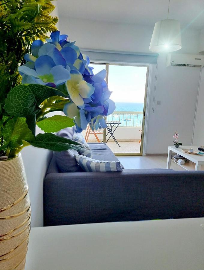 Super Modern Beachfront 1 Bedroom - Sleeps 4 リマソール エクステリア 写真