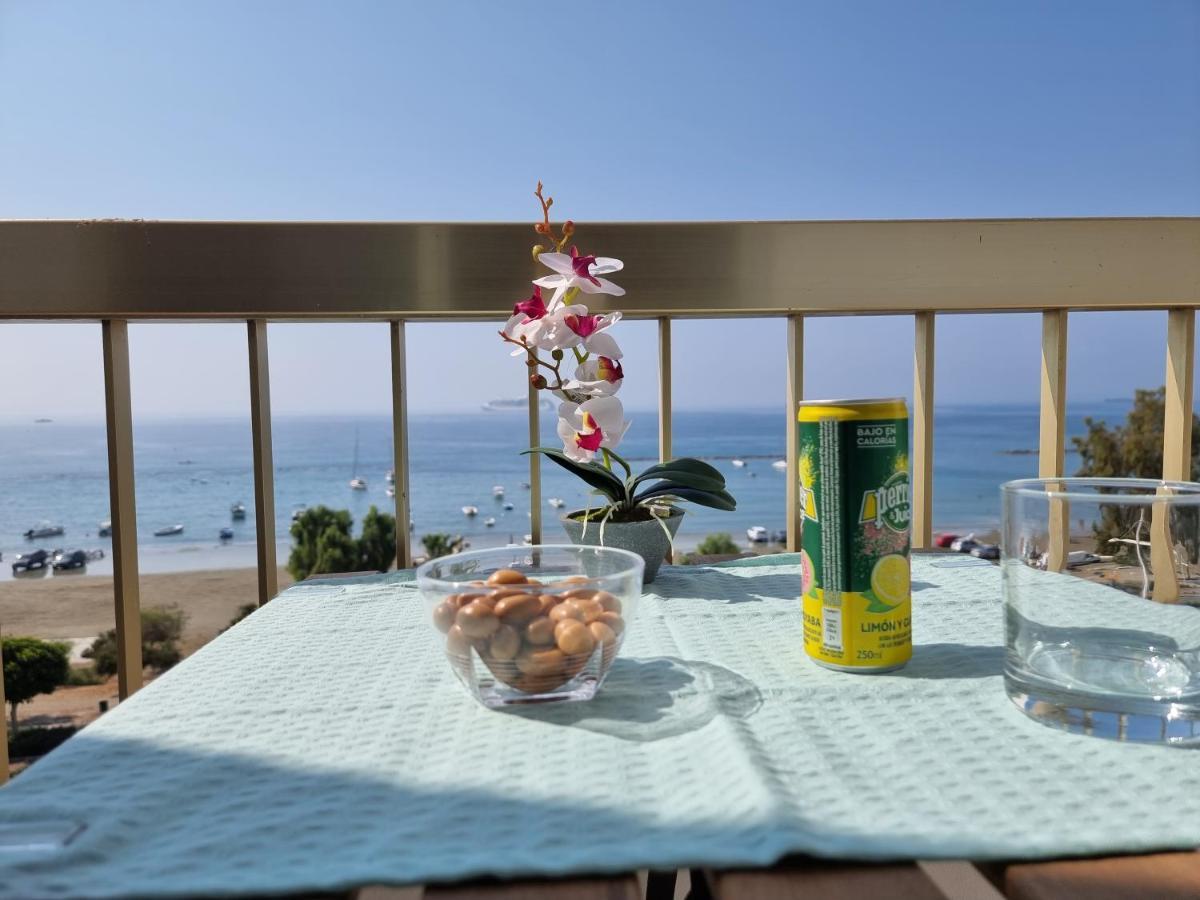 Super Modern Beachfront 1 Bedroom - Sleeps 4 リマソール エクステリア 写真