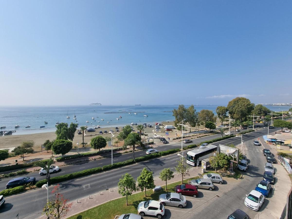 Super Modern Beachfront 1 Bedroom - Sleeps 4 リマソール エクステリア 写真