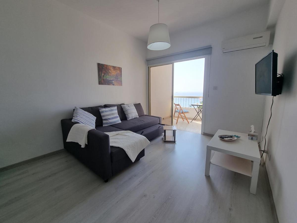 Super Modern Beachfront 1 Bedroom - Sleeps 4 リマソール エクステリア 写真