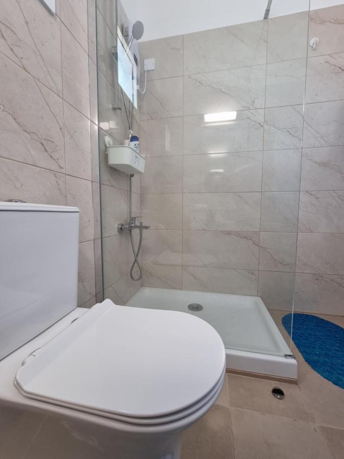 Super Modern Beachfront 1 Bedroom - Sleeps 4 リマソール エクステリア 写真